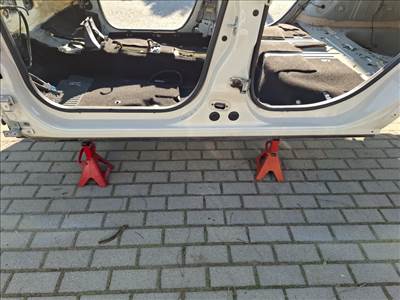 Renault Captur bal küszöb