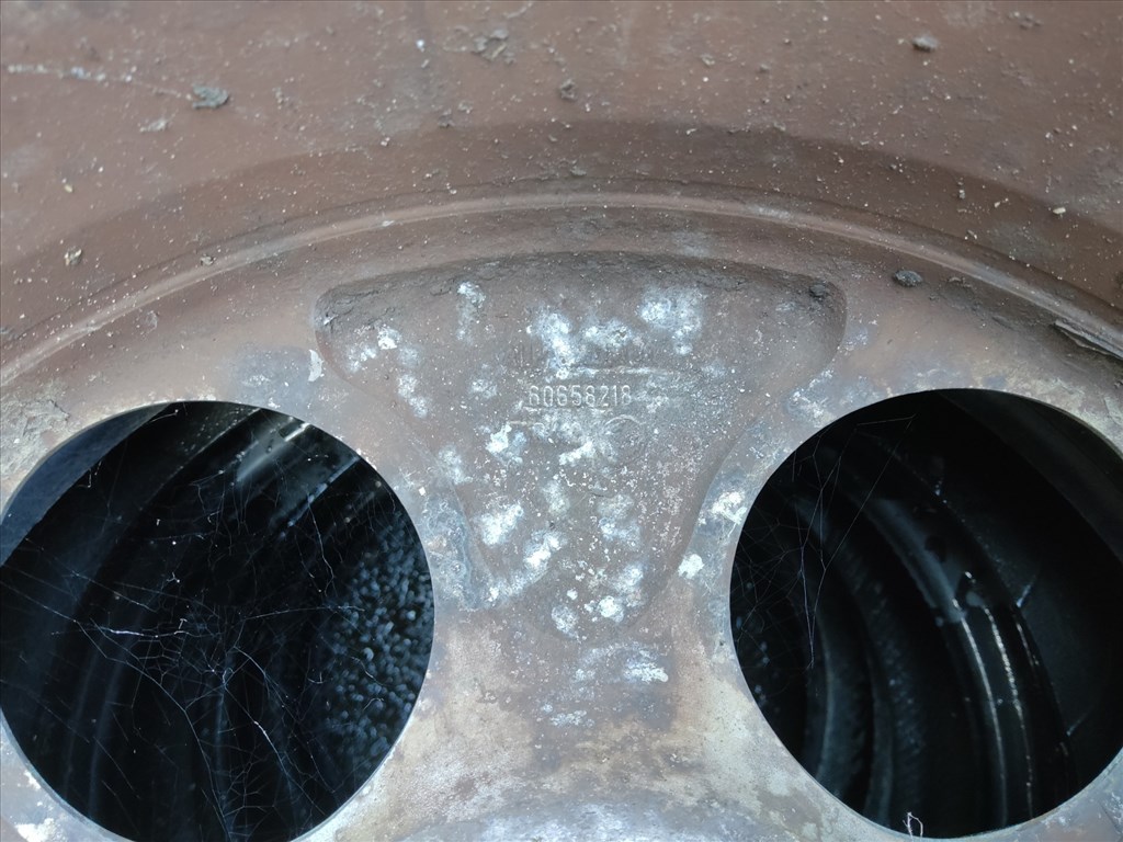 185088 Alfa Romeo 147, 156, Gt 16"-os alufelni (1db) a képen látható állapotban 60658218 3. kép