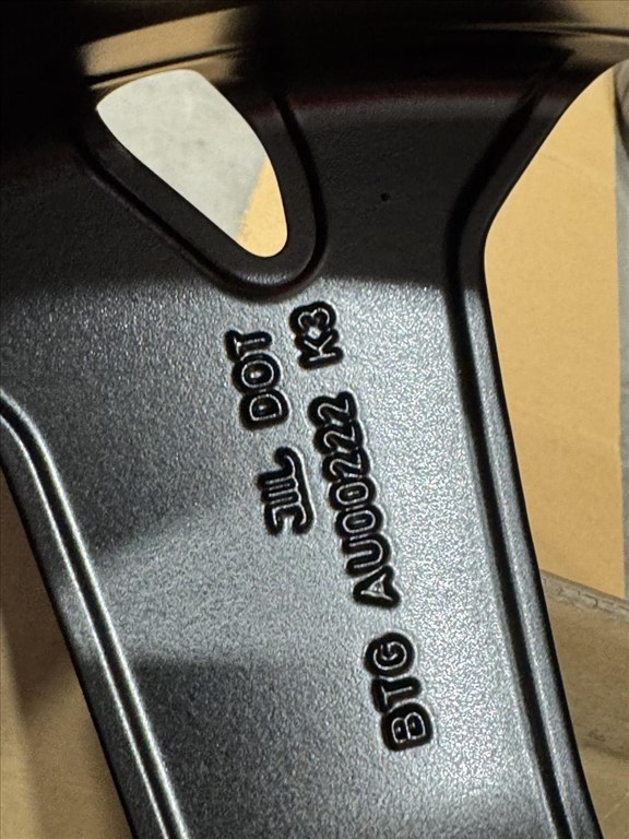 R20 Original audi 8.5J ET38 - 83A 601 025AC 83A601025AC 1db alufelni 3. kép