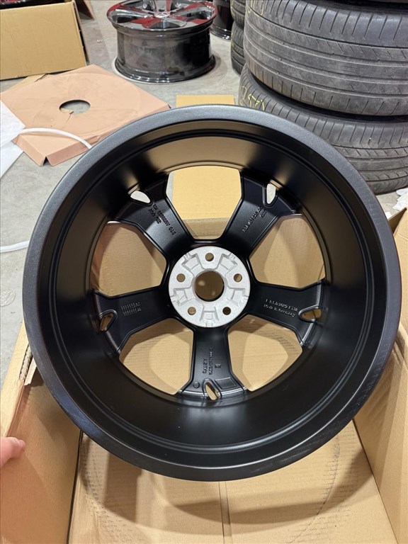 R20 Original audi 8.5J ET38 - 83A 601 025AC 83A601025AC 1db alufelni 7. kép