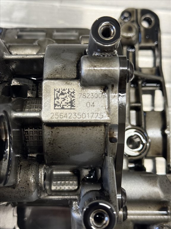BMW N57 olajpumpa  11417823009 724808270 3. kép