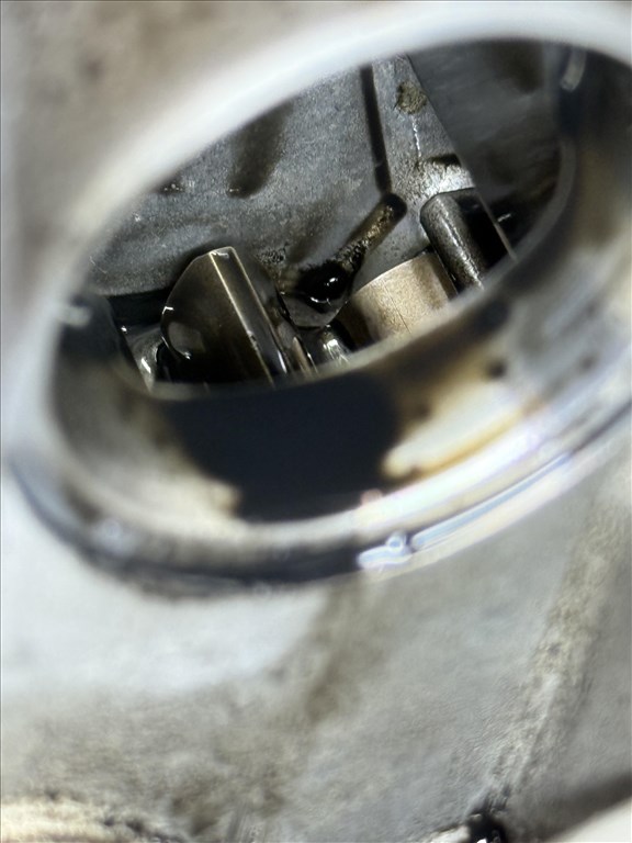 BMW N57 olajpumpa  11417823009 724808270 4. kép