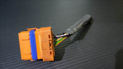 86358 Alfa Romeo 147 benzines, üzemanyagszivattyú elektromos csatlakozó 51700804