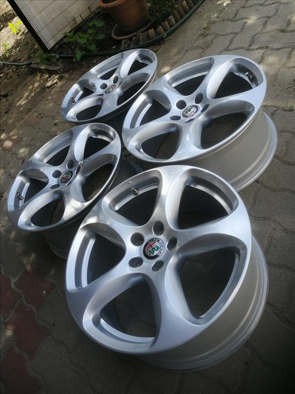  5x110 Alfa Romeo Stelvio, Giulietta, 159, Brera gyári 18" alufelni 1. kép