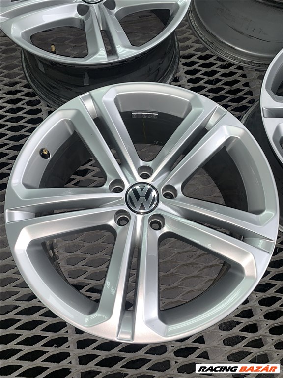  5x112 lyukosztású 8J 18" használt Mallory volkswagen (gyári felni) alufelni 2. kép
