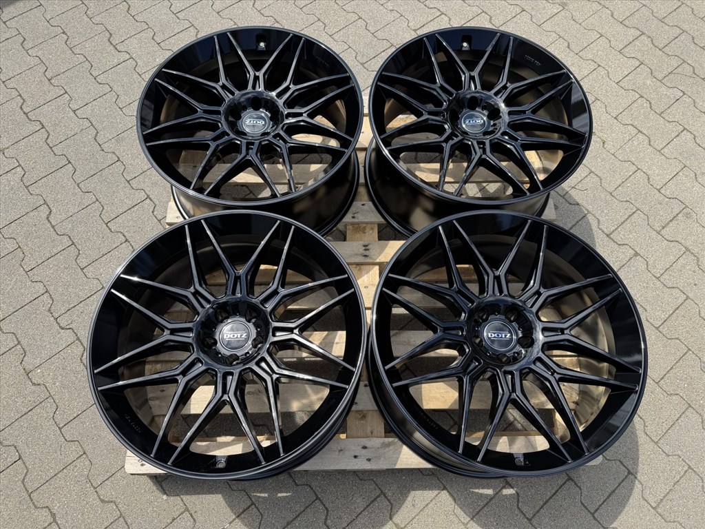 R22 5x112 (66,6) DOTZ LongBeach Black 10.5J ET20 audi RS6 RS7 Q8 SQ8 RSQ8 2. kép