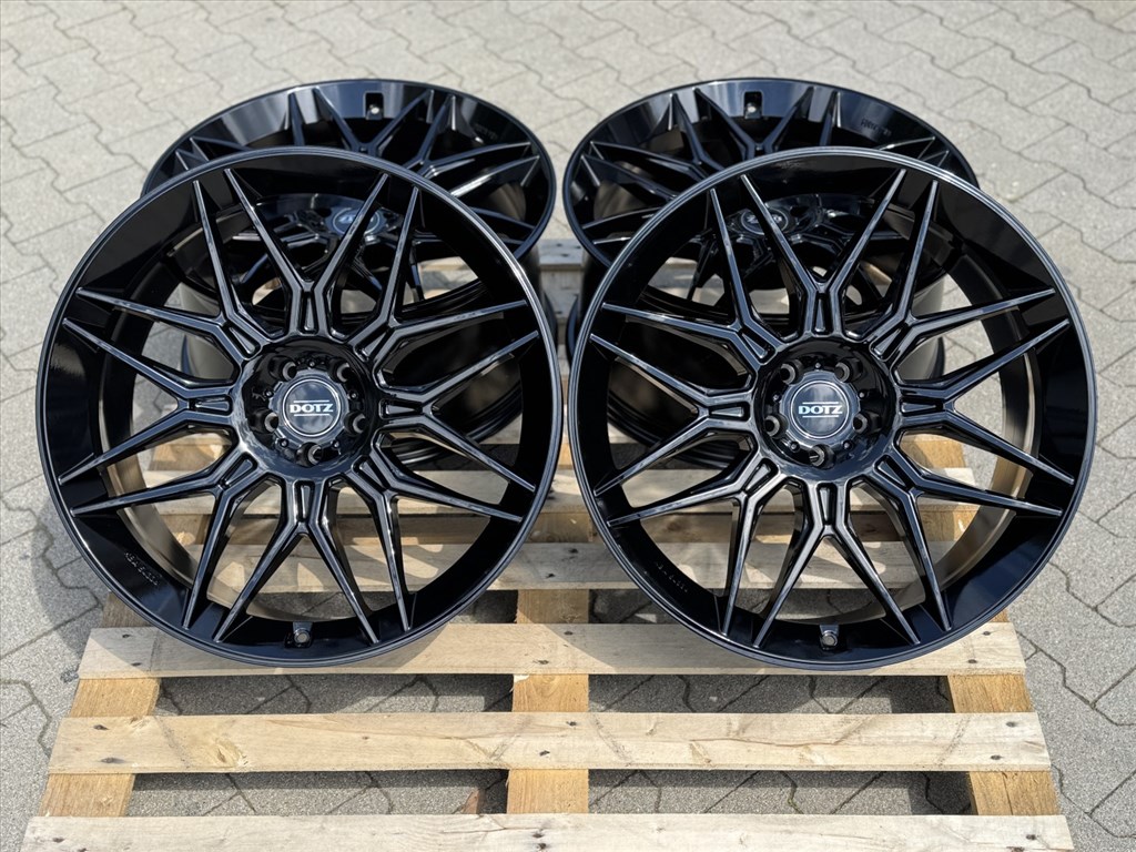 R22 5x112 (66,6) DOTZ LongBeach Black 10.5J ET20 audi RS6 RS7 Q8 SQ8 RSQ8 3. kép