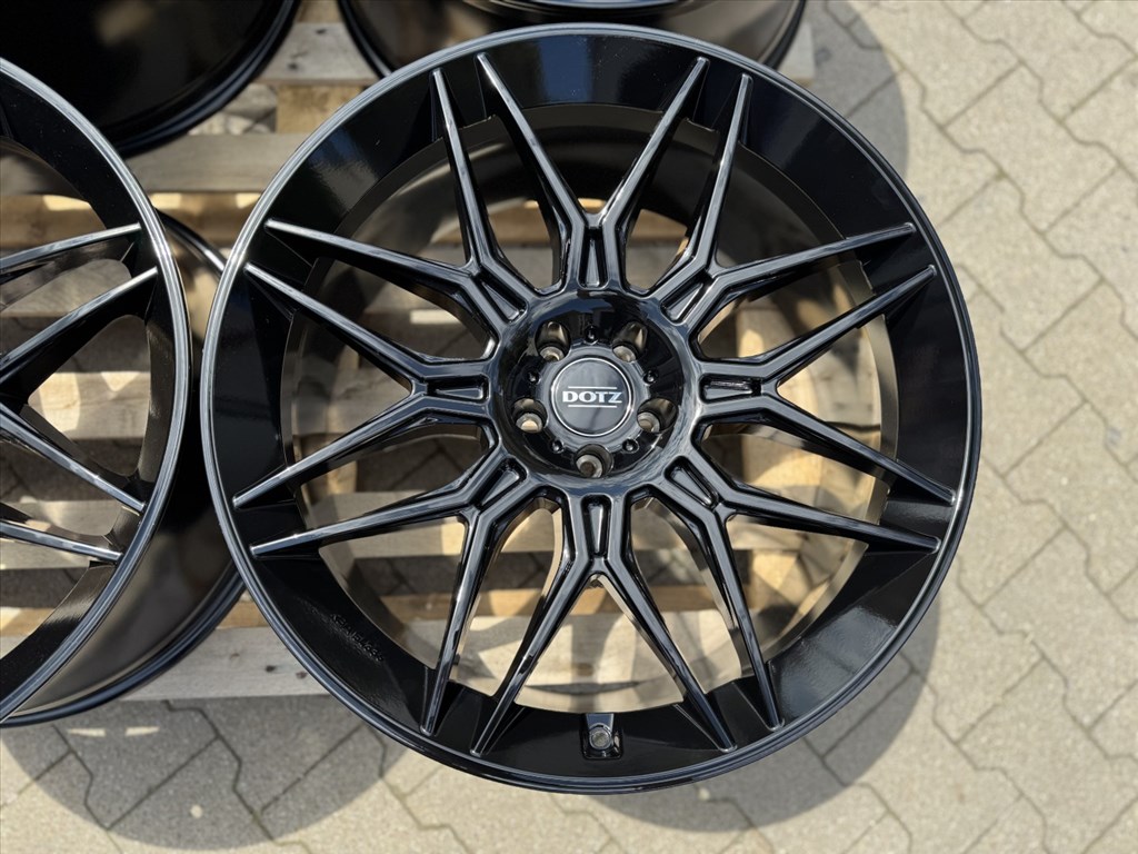 R22 5x112 (66,6) DOTZ LongBeach Black 10.5J ET20 audi RS6 RS7 Q8 SQ8 RSQ8 4. kép