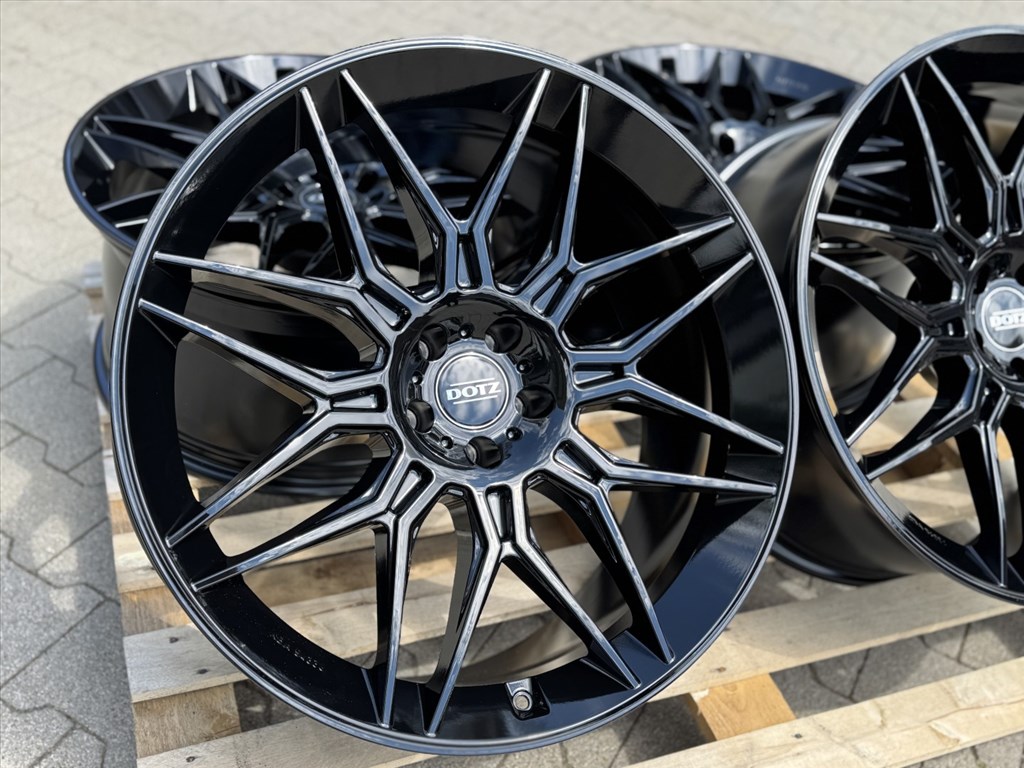 R22 5x112 (66,6) DOTZ LongBeach Black 10.5J ET20 audi RS6 RS7 Q8 SQ8 RSQ8 5. kép