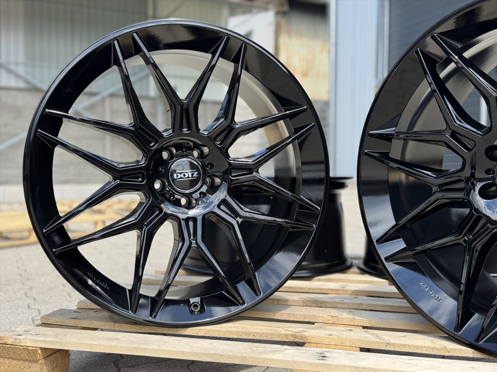 R22 5x112 (66,6) DOTZ LongBeach Black 10.5J ET20 audi RS6 RS7 Q8 SQ8 RSQ8 6. kép