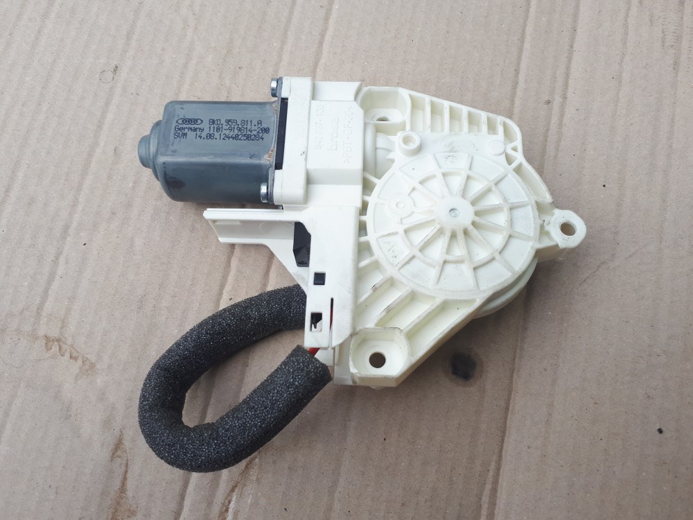Skoda Superb II-Yeti Audi A4,A6,Q3,Q5 ablakemelő motor bal első 8K0959811A 1. kép