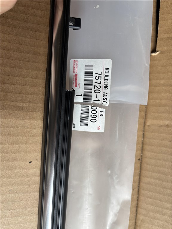 Toyota C-HR Bal első vízlehúzó díszléc 7572010090 ÚJ!!!! 2. kép