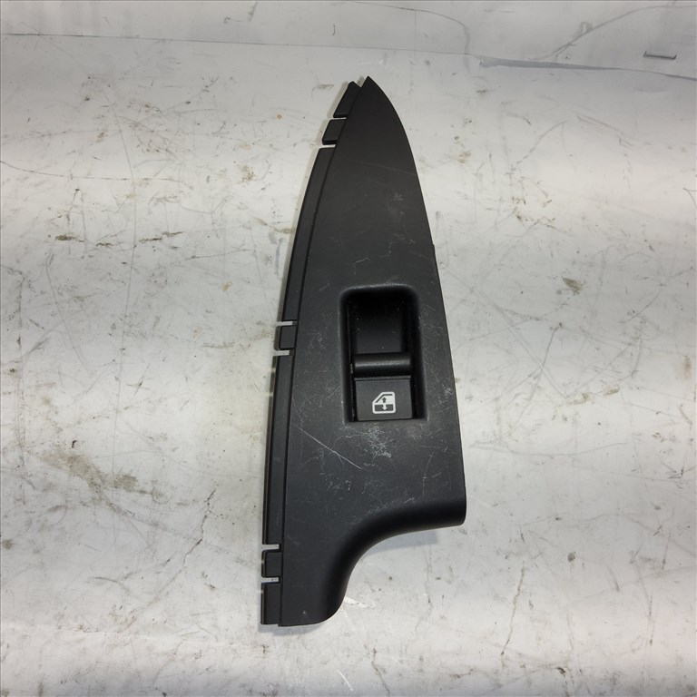 Alfa Romeo Giulietta 2010-2020 jobb hátsó ablakemelő kapcsoló 156150332 1. kép