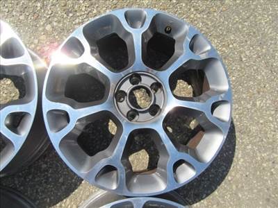 138573 Fiat 500L 17"-os alufelni garnitúra (4db) a képeken látható állapotban 735577032