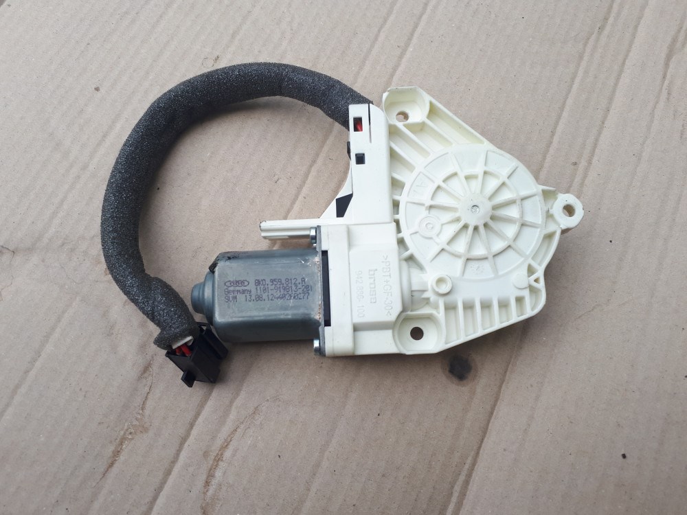 Skoda Superb II-Yeti Audi A4,A6,Q3,Q5 ablakemelő motor jobb hátsó 8K0959812A 1. kép