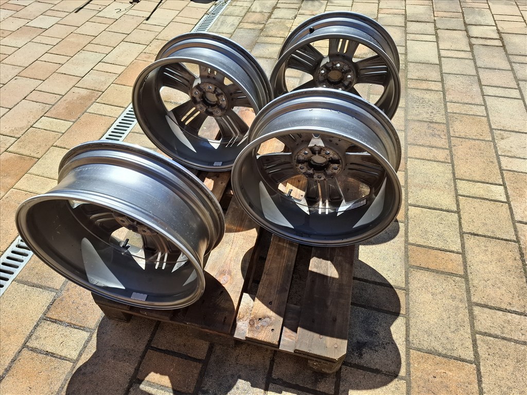  5x114.3 lyukosztású 6,5JJ 18" használt (gyári felni) alufelni 3. kép