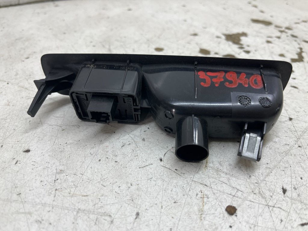 RENAULT LAGUNA III Grandtour (KT0/1) 2.0 dCi (KT01/ KT08/ KT0K/ KT0J/ KT1A/ KT1D)  Bal hátsó Ablakemelő Kapcsoló #37940# 82944002R 4. kép