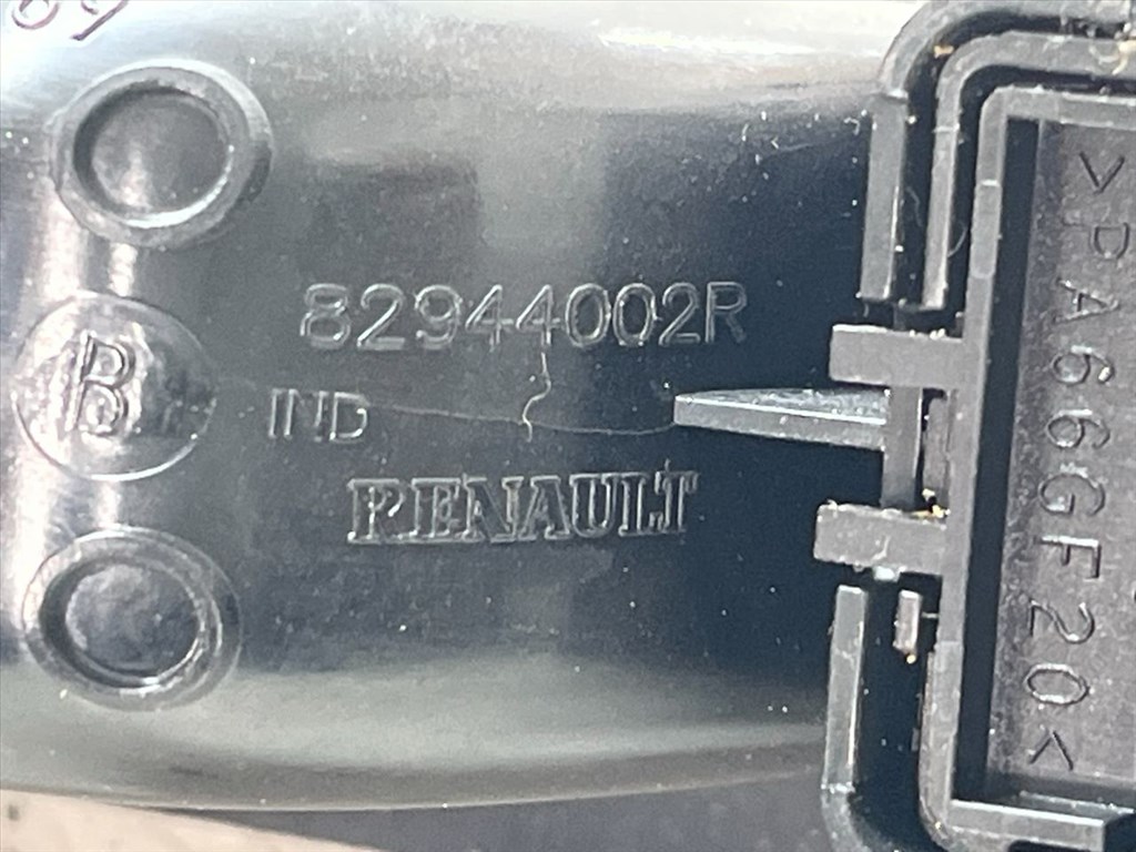 RENAULT LAGUNA III Grandtour (KT0/1) 2.0 dCi (KT01/ KT08/ KT0K/ KT0J/ KT1A/ KT1D)  Bal hátsó Ablakemelő Kapcsoló #37940# 82944002R 9. kép