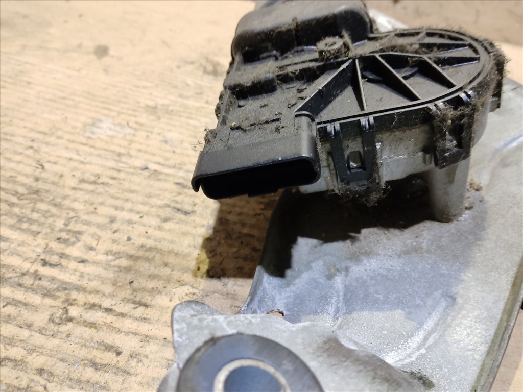 Dacia Sandero  2008-2012 első Ablaktörlő motor mechanikával 8200619512 4. kép