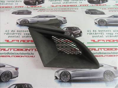 Alfa Romeo 166FL 156045145 számú, jobb első díszrács