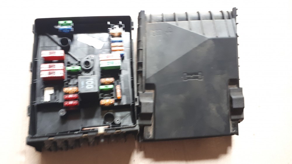 Skoda Octavia II-Superb II biztosíték tábla 1K0937125A 1. kép