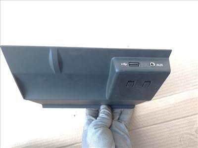 Skoda Octavia III műszerfal takaró,USB,Aux-in csatlakozó 5E1857367B