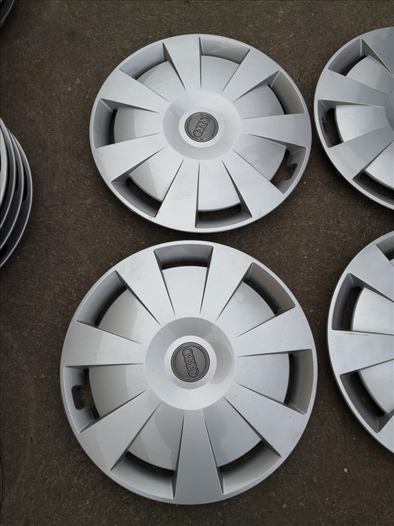 16-os Gyári Audi dísztárcsa 28000ft a 4db/24/ 1. kép