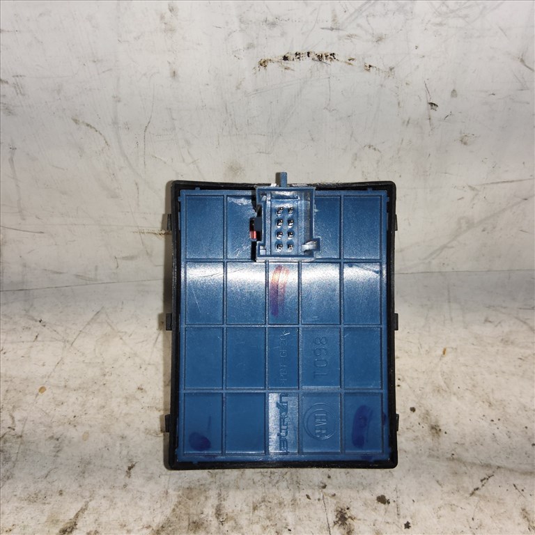 Fiat Doblo III. 735498677 számú, bal első ablakemelő kapcsoló 2x 3. kép