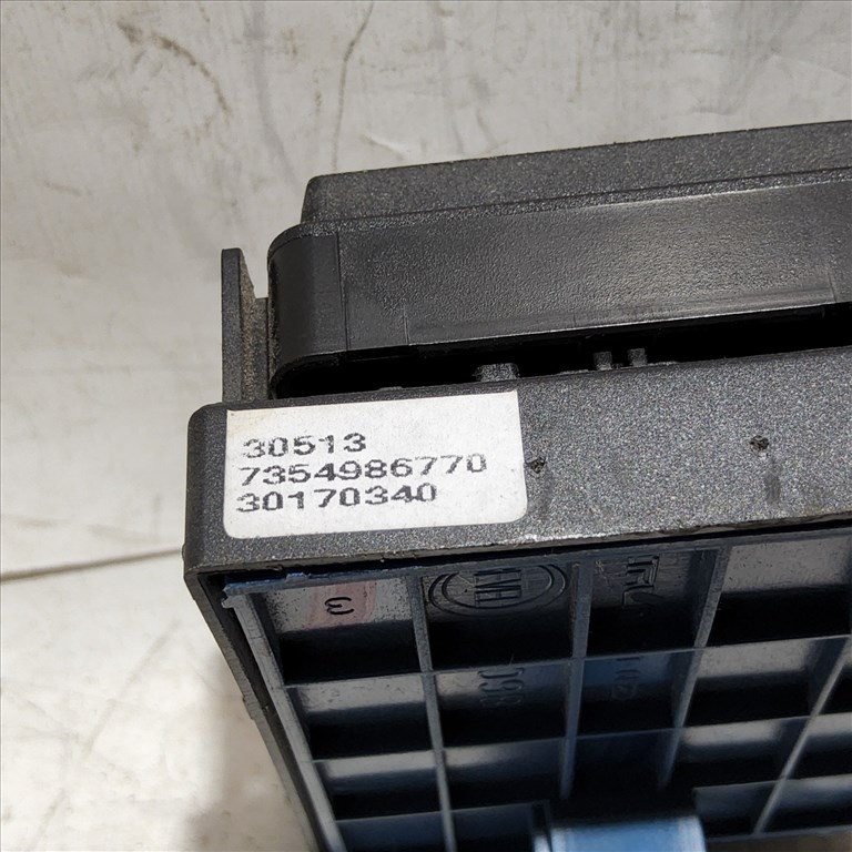 Fiat Doblo III. 735498677 számú, bal első ablakemelő kapcsoló 2x 4. kép