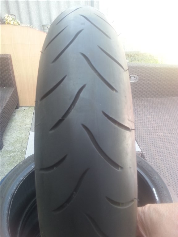 120/70ZR17 és 190/50ZR17 Bridgestone Battlax Hypersport nyári motorgumi  1. kép