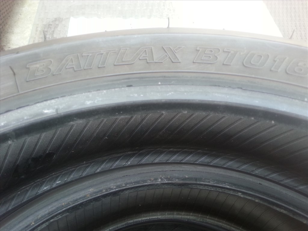 120/70ZR17 és 190/50ZR17 Bridgestone Battlax Hypersport nyári motorgumi  5. kép
