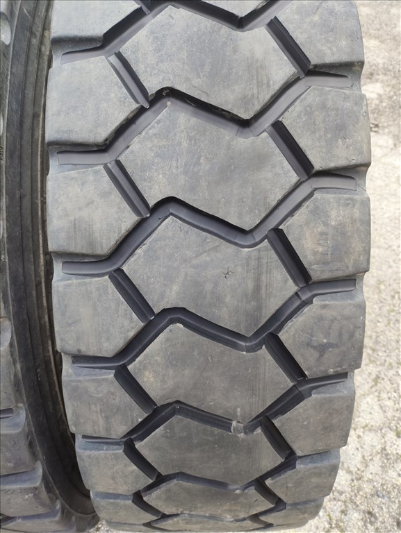 315/80 R22.5 ON-OFF használt húzó gumik 315 80R22.5 315 80 22.5 7. kép