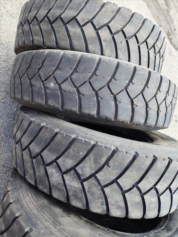315/80 R22.5 ON-OFF használt húzó gumik 315 80R22.5 315 80 22.5 3. kép