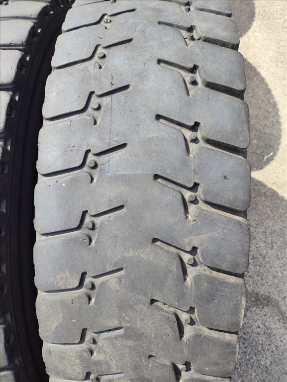 315/80 R22.5 ON-OFF használt húzó gumik 315 80R22.5 315 80 22.5 5. kép