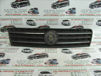 Fiat Punto III. 46849441 számú, első díszrács a képen látható sérüléssel