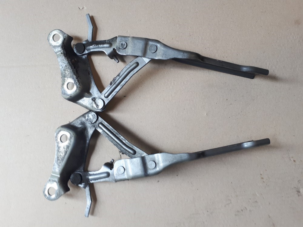 Skoda Superb II motorháztető zsanér 3T0823302B 1. kép