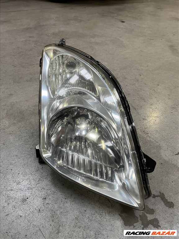 Suzuki Swift V Jobb fényszóró 1. kép