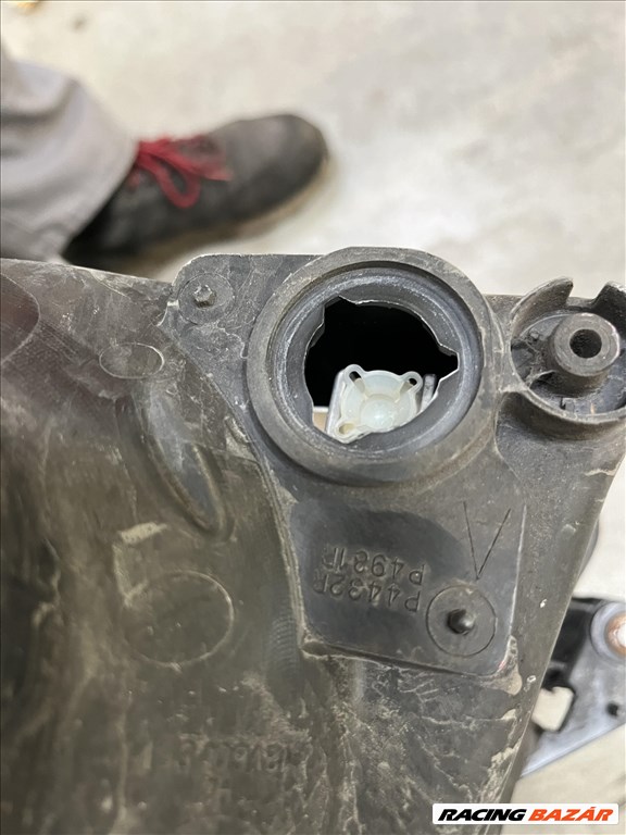 Suzuki Swift V Jobb fényszóró 3. kép