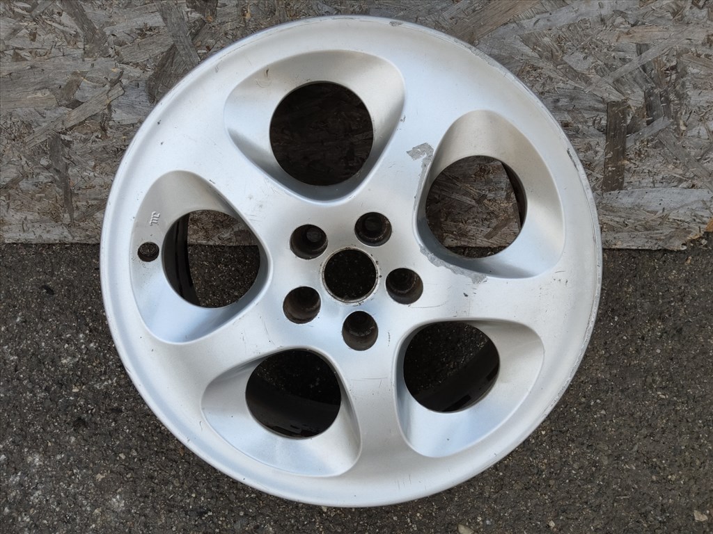 186667 Alfa Romeo 147, 156, Gt 16"-os alufelni  (1db) a képen látható állapotban 60669917 1. kép