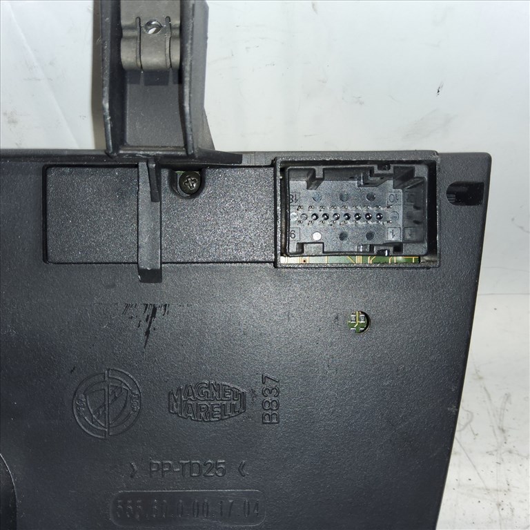 180753 Fiat Stilo digit fűtéskapcsoló 735319257 gombok ragadnak!!!!!!! 4. kép