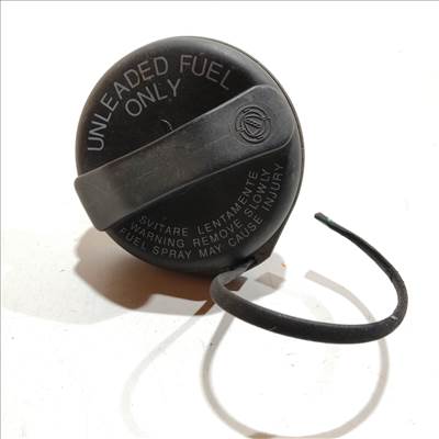 Fiat Stilo üzemanyag tartály sapka a képen látható sérüléssel 