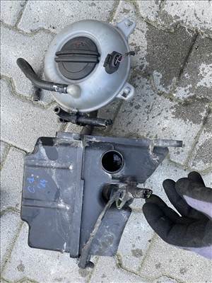 VW GOLF VII 1,4 Tsi ABLAKMOSÓ TARTÁLY ,KIEGYENLÍTŐ TARTÁLY ELADÓ !