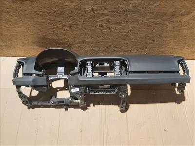 117329 Skoda Karoq Fekete műszerfalpárna, üvegszilánk karcos!!! 57b857007c