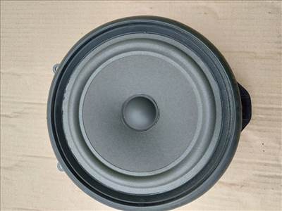 Seat Exeo-Audi A4 hangszóró első-hátsó ajtóba 8E0035411