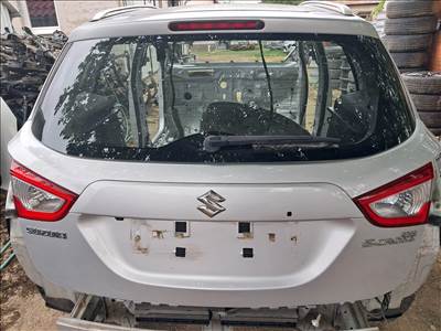 Suzuki SX4 S-Cross I csomagtérajtó ZCC