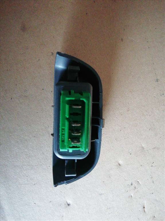 126045 Citroen C1 2005-2014 bal első 3 ajtós ablakemelő kapcsoló  2. kép