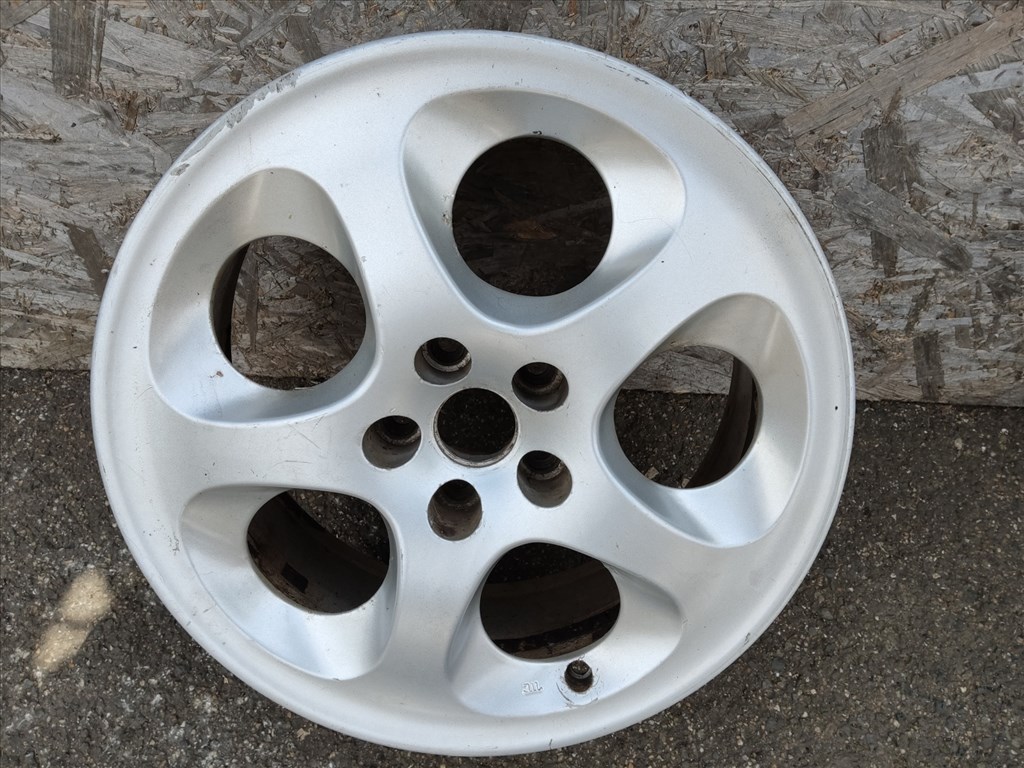 186666 Alfa Romeo 147, 156, Gt 16"-os alufelni  (1db) a képen látható állapotban 60669917 1. kép