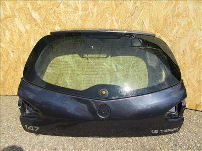 111723 Alfa Romeo 147 2000-2005 kék színű csomagtérajtó, a képen látható sérüléssel 46822705