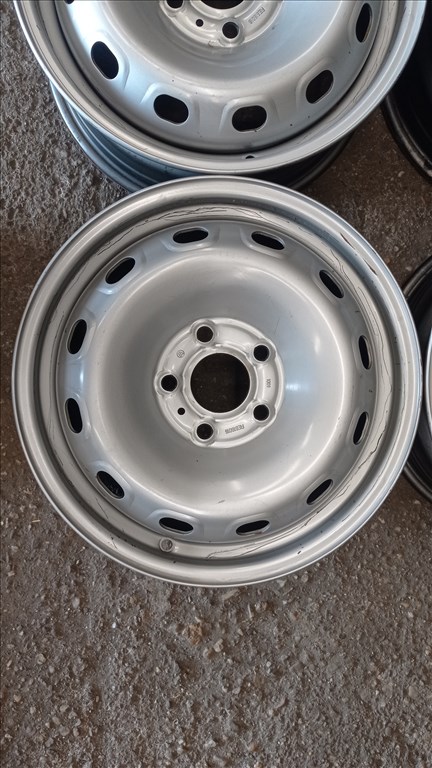  5x114.3 lyukosztású 6JJ 16" használt (gyári felni) lemezfelni 2. kép
