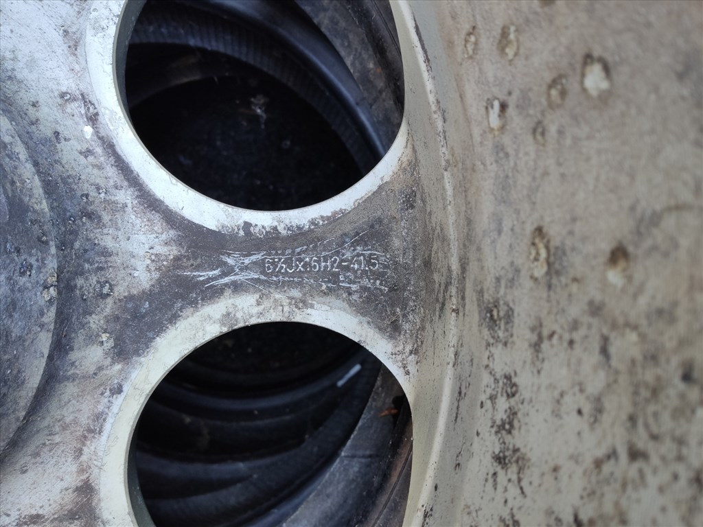 184710 Alfa Romeo 156, 147, Gt 16"-os alufelni (1db) a képen látható állapotban 60678535 2. kép